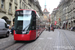 Stadler Tramlink 6/8 n°915 sur la ligne 6 (Bernmobil) à Berne (Bern)