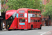 Wright New Routemaster n°LT88 (LTZ 1088) et AEC Routemaster RM n°RM1562 (562 CLT) sur la ligne 9 (TfL) à Londres (London)